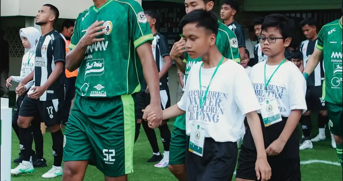 Menyapa Lapangan dengan Semangat Inklusif: Anak-anak Difabel Jadi Player Escort